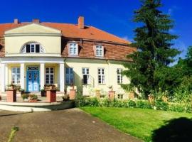 3 Rostock, hotel with parking in Borkow