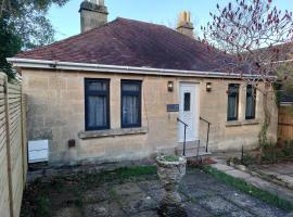 Newly renovated 2-bed bungalow, bungalow in Bath