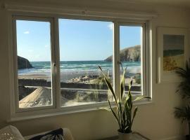 Fabulous Beach Pad Just 20 Paces From The Sea, hotel in Mawgan Porth