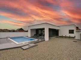 Gorgeous Home In Trnovec With Wifi