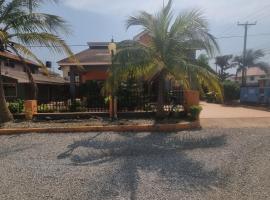 Stay Play Away Residences - 2 bed, East Legon, Accra, hotell i East Legon