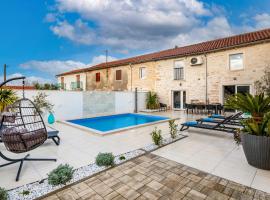 Lovely Home In Vidulini With Kitchen, Hotel in Vidulini