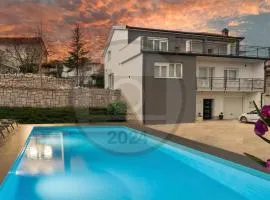 Amazing Home In Zmijavci With Kitchen