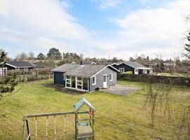 Awesome Home In Hadsund With Wifi, maison de vacances à Hadsund
