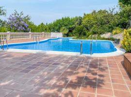 Beautiful stacaravan In Xtiva With Kitchenette, campsite in Xàtiva
