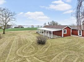 Beautiful Home In Skibby With House Sea View, feriehus i Skibby