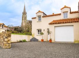 Nice Home In Saint-viaud With Kitchen, vacation home in Saint-Viaud