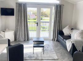 4Guests-2Bedroom-WiFi-Tv