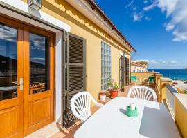 YourHouse Sol i Mar 2 beach apartment, hotel din Cala Mesquida