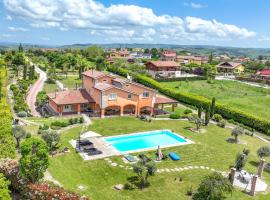 Nice Home In Oratino With Outdoor Swimming Pool, villa en Oratino