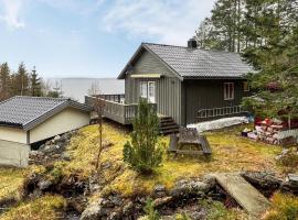 Gorgeous Home In Sekken With House Sea View, hotel em Molde