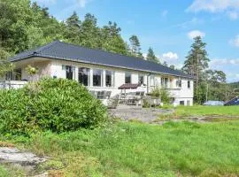 Amazing Apartment In Øyslebø With Wifi