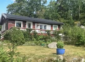 Nice Home In Stavern With Kitchen, hotel sa Stavern