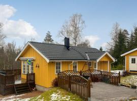 Amazing Home In Frgelanda With Wifi, villa in Färgelanda
