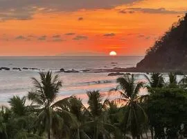 Rooftop balcony oceanfront PH condo with King beds