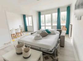 * Cosy & Spacieux * (75 M2) RER D à 5 min à pied, hotell sihtkohas Corbeil-Essonnes