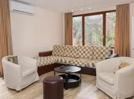 Cozy 2BD Flat with Balcony and Workspace by Flat Mаnager