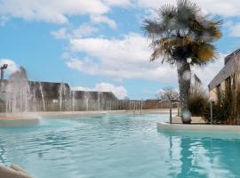 Maison Jade - piscines partagées, casa vacanze a Branville