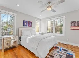 Modern Family Home Walkable to Town