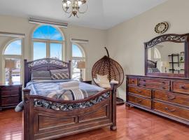 Individual Bedroom - Bright and Private Queen Suite with Modern Amenities in Shared Home, hotel en Mississauga