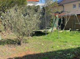 L’amazone, hotel com estacionamento em Sannois