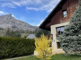 Maison L'Aiguille - 2 appartements, 5 chambres et table d'hôtes au pied de la montagne à la station de Laye