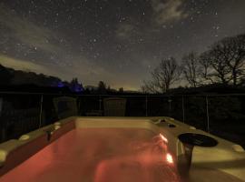Fox Corner, Ambleside, romantic retreat for two, dog friendly, hot tub, hotel v destinaci Ambleside