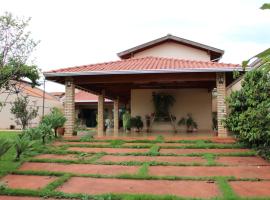 Casa bem localizada e de fácil acesso, hotel di Londrina