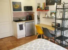 Studio au calme, dans village tranquille