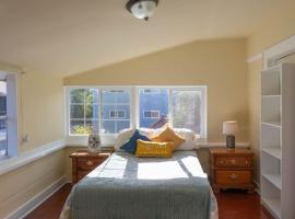 Room in Charming House w Outdoor Fun, overnattingssted i Berkeley