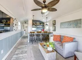 Cozy Decatur Cabin with Views about 1 Mi to Riverfront!