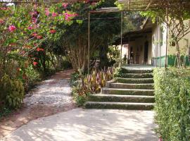 Sítio Colina das Flores. Lugar Encantador com Piscina para Grupos โรงแรมในFranco da Rocha