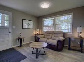 Bass Cabin at Spitzer Lake and Waterfront Views