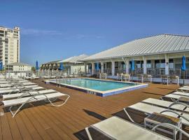 New Listing, Luxury 4bd Steps to Beach Club，彭薩科拉的豪華飯店