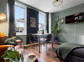 Stylish 2 Bed Apartment Near Beach, Parking, Wifi, Netflix, hotel en Teignmouth