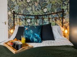 Stylish 2 Bed Apartment Near Beach, Parking, Wifi, Netflix, hotel in Teignmouth