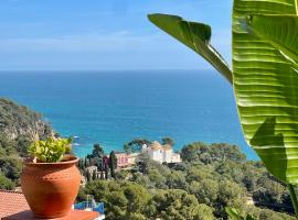 SeaHomes Vacations, LA CASA BLUE Mediterranean Lifestyle, hotel near Santa Cristina Beach, Blanes