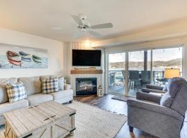 Camdenton Condo with Furnished Balcony and Lake View, hotel in Camdenton