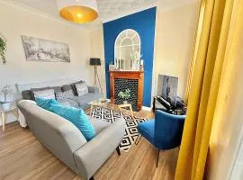 Summer Lane House-3 Bedrooms-Close to M1-Longer Stay-Free Parking