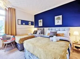 Summer Lane House-3 Bedrooms-Close to M1-Longer Stay-Free Parking