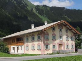 Residenz 111, hotel in Holzgau