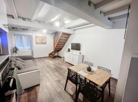 Appartement au centre-ville โรงแรมในโชมง