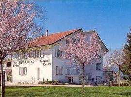 Logis Les Mesanges, hotel v mestu Uriage-les-Bains