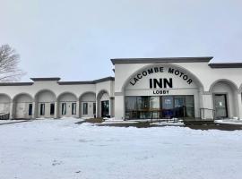 Lacombe Motor Inn, hotel with parking in Lacombe
