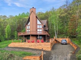 The Ridge Chalet in Ellicottville Hot Tub & Sauna, hotel in Great Valley