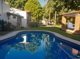 casa mangos, hotel with parking in Temixco