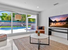 New cheerful villa, Pool, Spa, Mini Golf, Game room, Fire pit next to Disneyland – willa w mieście Anaheim