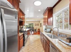 Resort style home, Pool/Spa/Game room near Disney, hotel in Anaheim