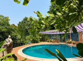 Om om, casa rústica em Auroville