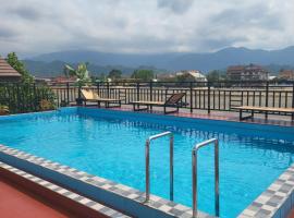 Vangvieng Sisavang Mountain View Hotel: Vang Vieng şehrinde bir otel